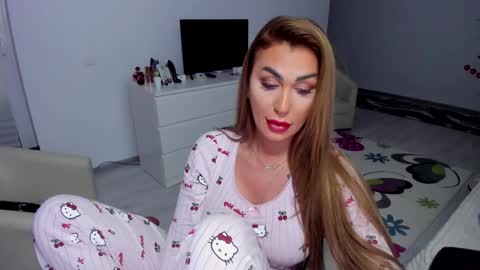 Nicole.. online show from February 3, 2025, 7:29 am