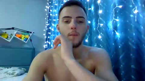 Golden boyyy21 online show from January 11, 2025, 5:18 pm