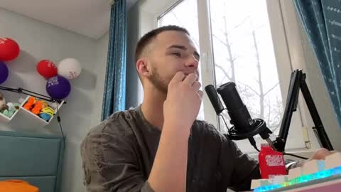 Golden boyyy21 online show from March 12, 2025, 1:51 pm