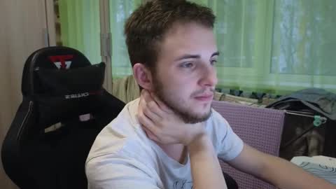 Golden boyyy21 online show from December 17, 2025, 11:49 am