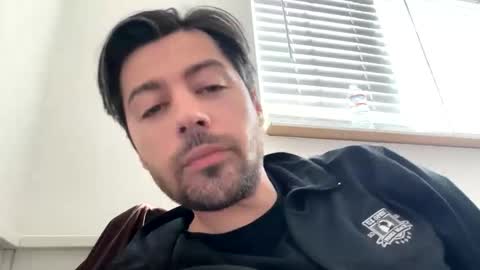 golden_nightboy online show from April 28, 2026, 9:42 pm