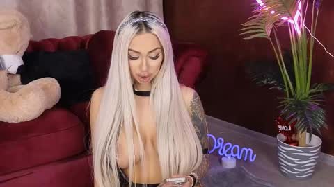 GoldenAmberX online show from February 21, 2025, 5:35 am