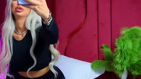 GoldenAmberX online show from February 28, 2025, 5:37 am