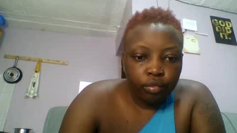 Snapshot of goldencurves_bunny chatting on June 25, 2026, 7:02 am Bella online show from June 25, 2026, 7:02 am