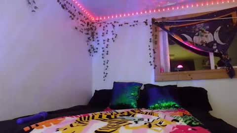 XxPretentious PeachxX online show from May 2, 2026, 7:13 am