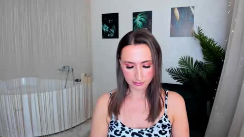 Olivia online show from September 28, 2025, 7:30 pm