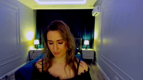 Olivia online show from November 25, 2025, 7:36 pm