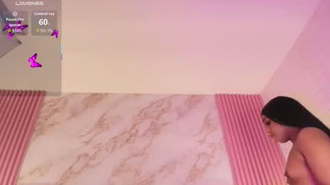 goldilockss15 online show from November 18, 2025, 3:12 am