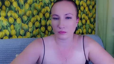 Snapshot of goldmoonn chatting on July 1, 2026, 5:45 pm goldmoonn online show from July 1, 2026, 5:45 pm