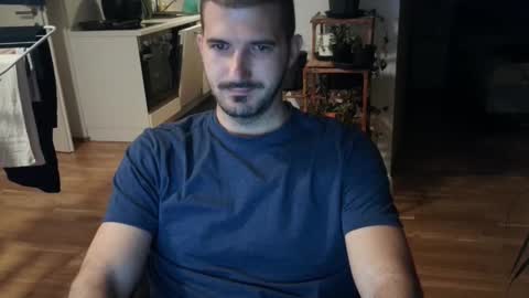 Snapshot of goldnic_10 chatting on October 25, 2025, 5:04 am goldnic_10 online show from October 25, 2025, 5:04 am