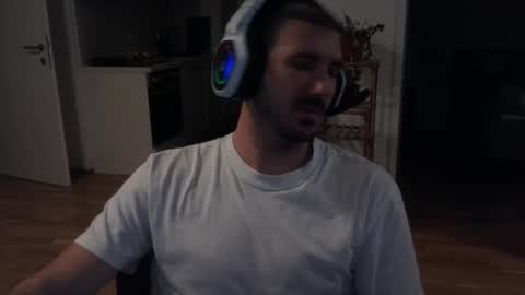 Snapshot of goldnic_10 chatting on November 23, 2025, 11:21 am goldnic_10 online show from November 23, 2025, 11:21 am