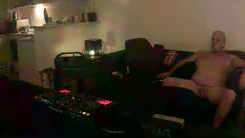 Snapshot of goldyguy011 chatting on May 17, 2026, 3:19 pm goldyguy011 online show from May 17, 2026, 3:19 pm