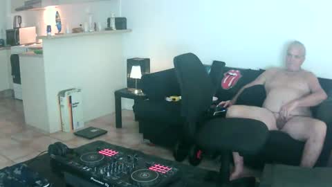 Snapshot of goldyguy011 chatting on May 19, 2026, 12:38 am goldyguy011 online show from May 19, 2026, 12:38 am