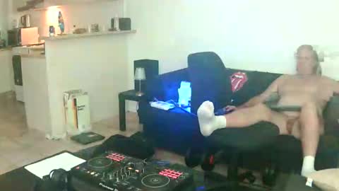 Snapshot of goldyguy011 chatting on May 24, 2026, 6:35 pm goldyguy011 online show from May 24, 2026, 6:35 pm