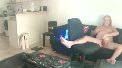 Snapshot of goldyguy011 chatting on June 1, 2026, 2:02 am goldyguy011 online show from June 1, 2026, 2:02 am