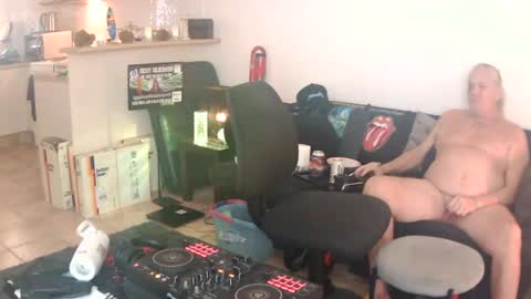 Snapshot of goldyguy011 chatting on July 15, 2026, 4:18 am goldyguy011 online show from July 15, 2026, 4:18 am