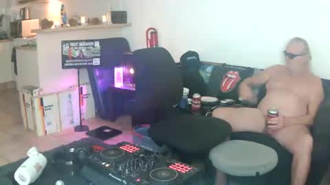 Snapshot of goldyguy011 chatting on July 15, 2026, 5:18 pm goldyguy011 online show from July 15, 2026, 5:18 pm