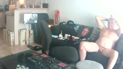 Snapshot of goldyguy011 chatting on July 18, 2026, 11:52 pm goldyguy011 online show from July 18, 2026, 11:52 pm