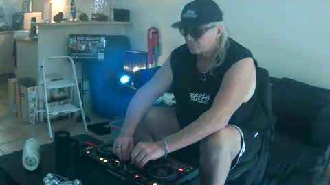 Snapshot of goldyguy011 chatting on July 23, 2026, 12:02 am goldyguy011 online show from July 23, 2026, 12:02 am