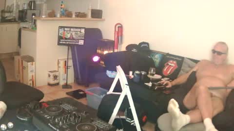 Snapshot of goldyguy011 chatting on July 24, 2026, 5:55 pm goldyguy011 online show from July 24, 2026, 5:55 pm