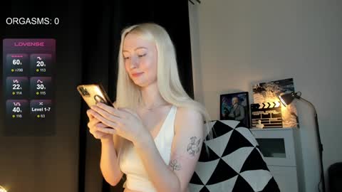 Snapshot of goodg_oddamn chatting on December 14, 2024, 8:18 pm SOPHIE online show from December 14, 2024, 8:18 pm