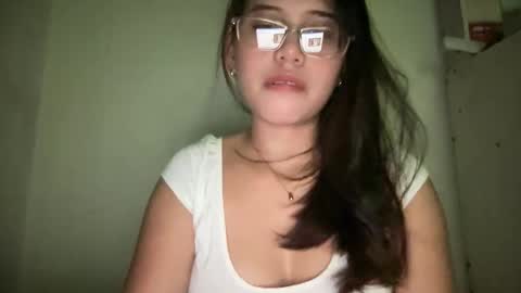 Snapshot of gorgeous_lyn1 chatting on April 1, 2026, 3:09 pm Lyn online show from April 1, 2026, 3:09 pm