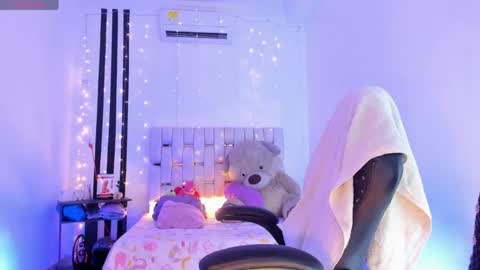Snapshot of gorgeous_t chatting on May 7, 2026, 8:03 pm i am Jessi I love animals and drawing I hope to get along with everyone. XOXO online show from May 7, 2026, 8:03 pm