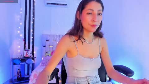 Snapshot of gorgeous_t chatting on May 14, 2026, 7:31 pm i am Jessi I love animals and drawing I hope to get along with everyone. XOXO online show from May 14, 2026, 7:31 pm