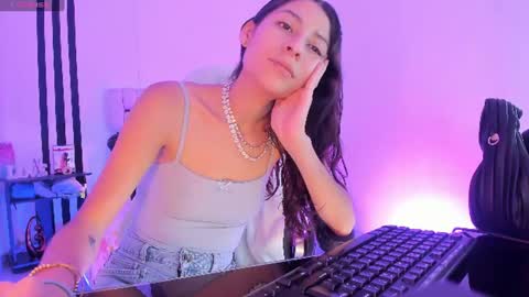 Snapshot of gorgeous_t chatting on June 25, 2026, 7:29 pm i am Jessi I love animals and drawing I hope to get along with everyone. XOXO online show from June 25, 2026, 7:29 pm
