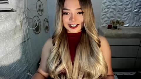 Snapshot of gorgeousamandarose chatting on October 16, 2025, 8:32 pm Amanda rose online show from October 16, 2025, 8:32 pm