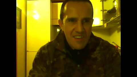 Snapshot of gorillonexxx chatting on February 8, 2025, 5:18 pm gorillonexxx online show from February 8, 2025, 5:18 pm