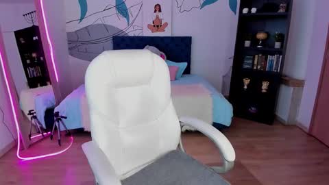 Alice online show from December 18, 2025, 7:20 pm