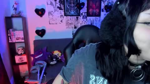 Snapshot of goth_stein chatting on February 11, 2025, 4:33 am Engel Please help me to reach 50 thumbs up online show from February 11, 2025, 4:33 am