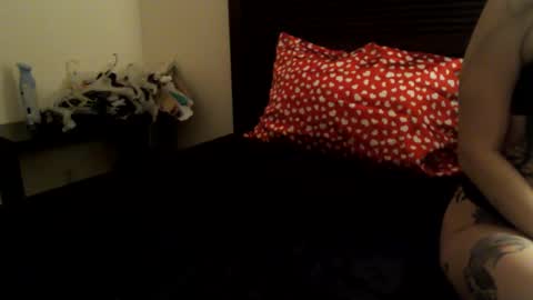 gothbaby305 online show from March 4, 2025, 7:51 am