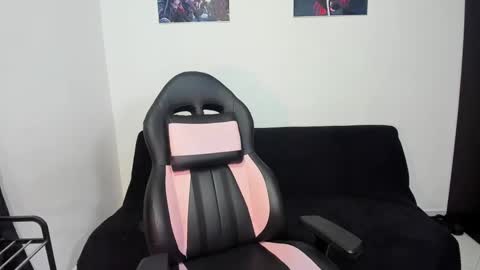 Snapshot of gothic9goddes chatting on January 25, 2025, 1:10 am GG online show from January 25, 2025, 1:10 am