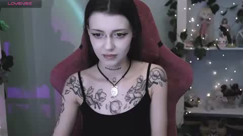 Snapshot of gothickotik chatting on June 23, 2026, 11:47 pm V online show from June 23, 2026, 11:47 pm
