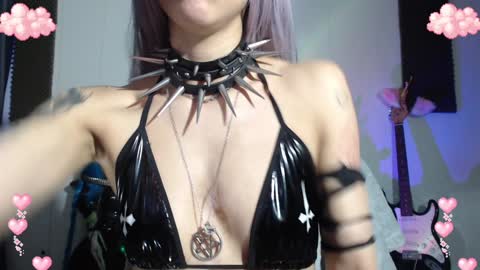 Snapshot of gothicute chatting on December 11, 2024, 4:39 am online show from December 11, 2024, 4:39 am