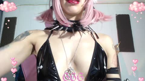 Snapshot of gothicute chatting on January 5, 2025, 7:17 am online show from January 5, 2025, 7:17 am