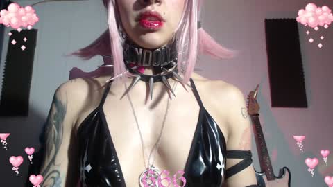 Snapshot of gothicute chatting on January 17, 2025, 3:23 am online show from January 17, 2025, 3:23 am