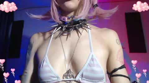 Snapshot of gothicute chatting on February 19, 2025, 4:01 am online show from February 19, 2025, 4:01 am