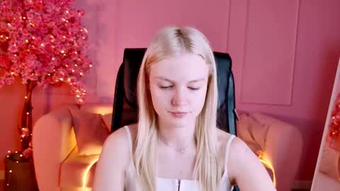 Grace Glamour online show from November 3, 2025, 5:09 am