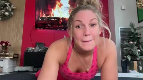 Gracie Mae online show from December 6, 2024, 6:39 pm