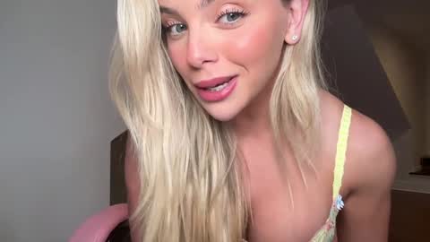 Gracie online show from October 12, 2025, 2:54 am