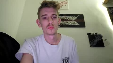 Snapshot of graff4 chatting on January 1, 2025, 4:39 pm Smallcom online show from January 1, 2025, 4:39 pm