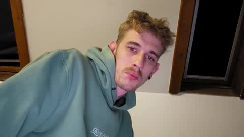 Snapshot of graff4 chatting on November 29, 2025, 10:02 pm Smallcom online show from November 29, 2025, 10:02 pm