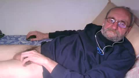 Snapshot of grandpa_mark chatting on December 30, 2024, 12:54 am Mark online show from December 30, 2024, 12:54 am