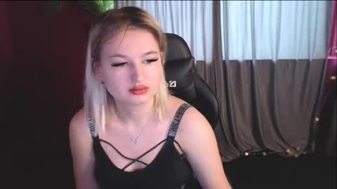 grase_neon online show from February 15, 2026, 8:35 am