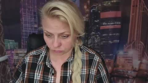 Snapshot of gray_swann chatting on June 15, 2026, 5:59 pm Ray online show from June 15, 2026, 5:59 pm
