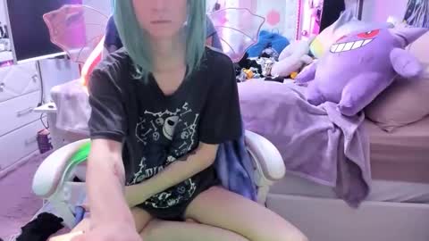 GreenEyedLovexo online show from April 27, 2026, 9:35 pm
