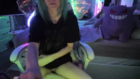 GreenEyedLovexo online show from April 28, 2026, 5:01 am
